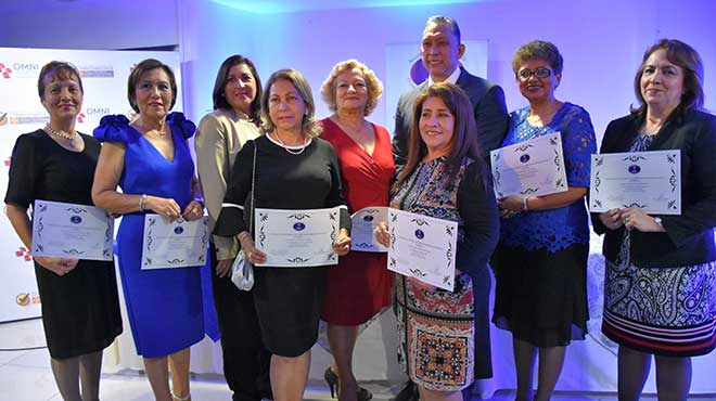 Leonor Mercedes, Leonor Surez, Silvana de las Mercedes Elizalde, Rosa Espinosa Alcvar, Hortencia Briones Castro, Glenda Martnez Peafiel, Jorge Garca Lpez, Julia Santana Lpez, y Jenny Mori Rodas, nueva directiva de AEGSS.