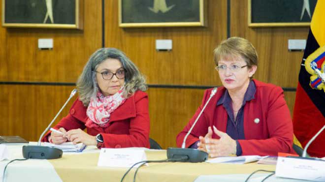 Cecilia Falcon y Norma Vallejo.