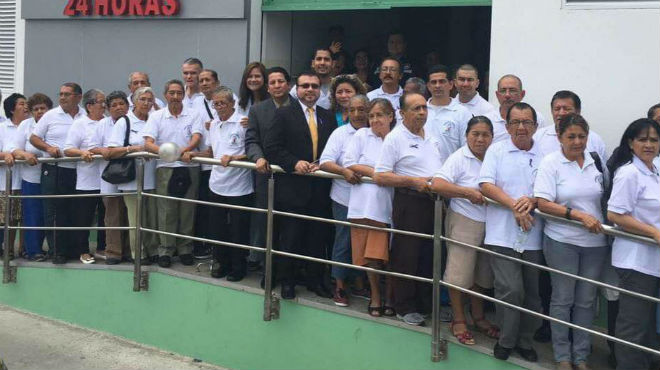 Pacientes y personal del Hospital Sur Valdivia del IESS.