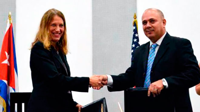 Sylvia Burwell, secretaria del Departamento de Salud de EE.UU y Roberto Morales, ministro de Salud Pblica en Cuba.