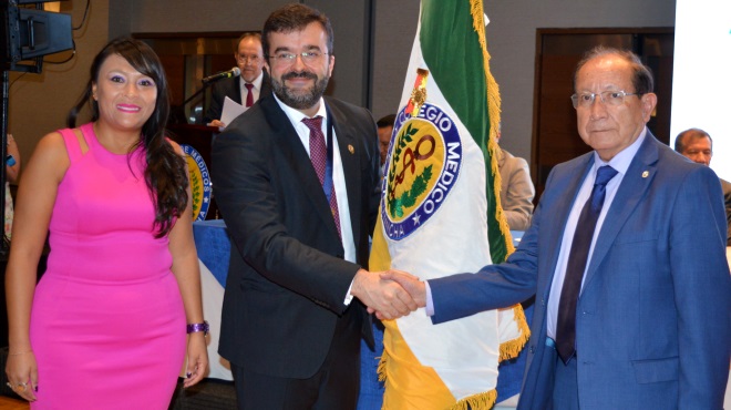 Carolina Del Salto, vicepresidenta del CMP, Juan Pablo Nez, CEO de UNITECO, Juan Pasquel, presidente del CMP, reafirmando su compromiso de cooperacin. 