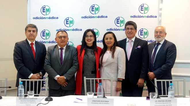 Panelistas del foro La importancia de la vacunacin actualizada contra COVID-19.