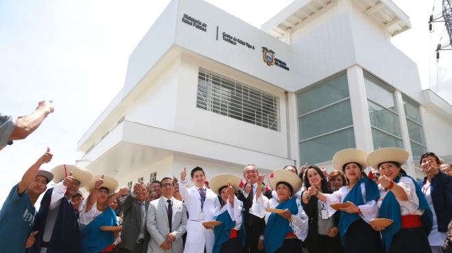 Inauguración del centro de salud.